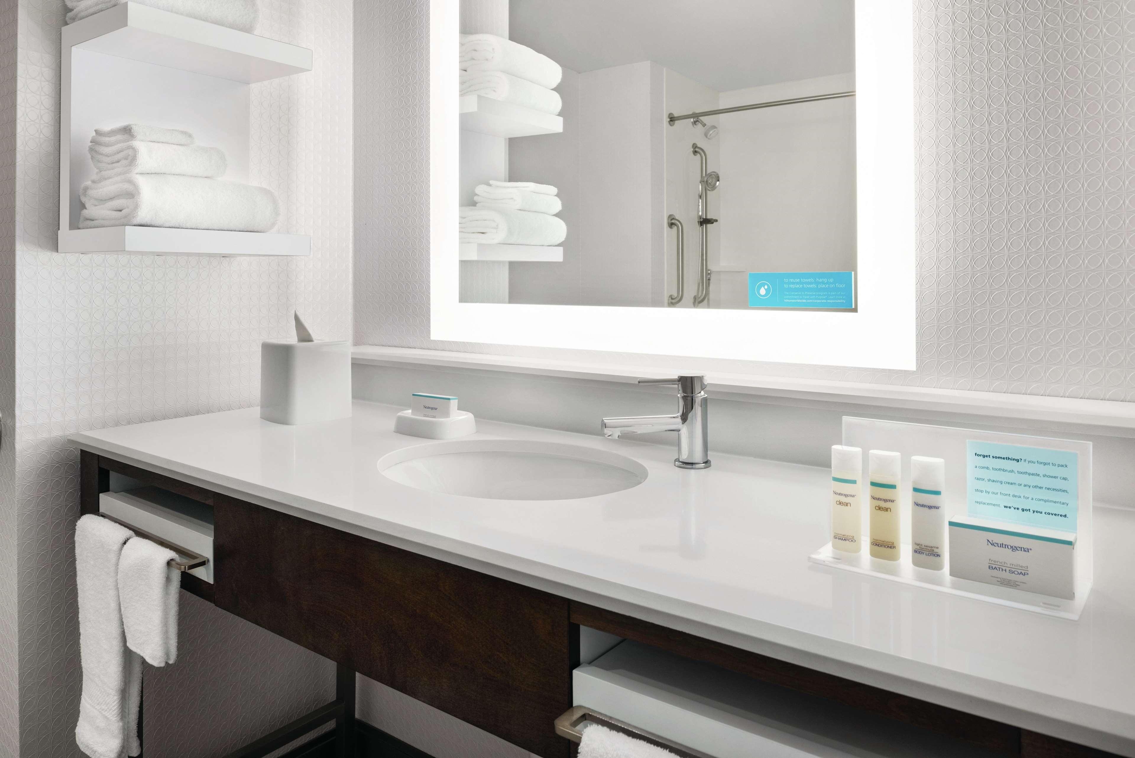 Hampton Inn Brooklyn Park Dış mekan fotoğraf