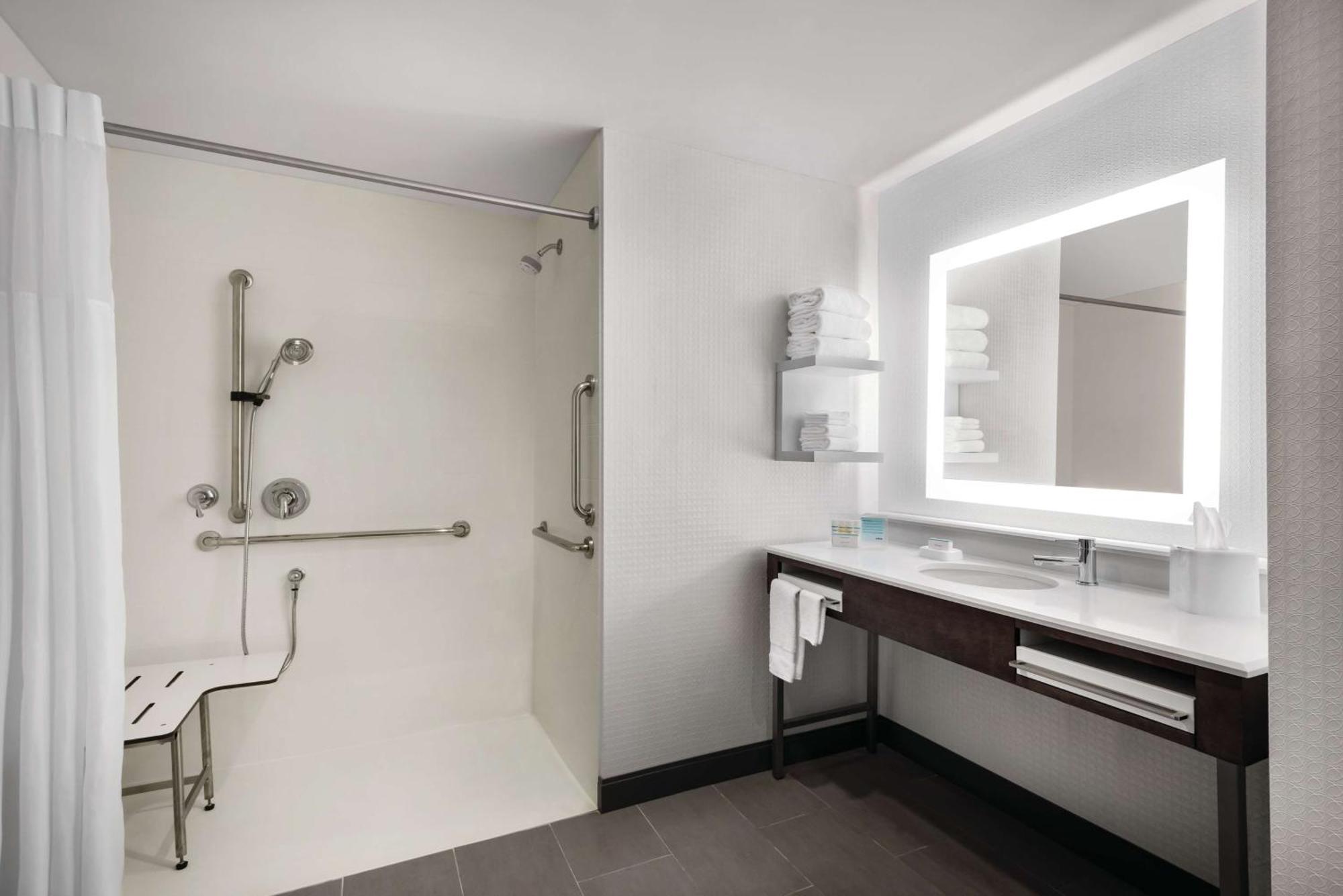 Hampton Inn Brooklyn Park Dış mekan fotoğraf
